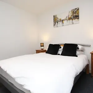  Apartment Cozy And Spacious 1 Double Bedroom Located By Excel- E16
